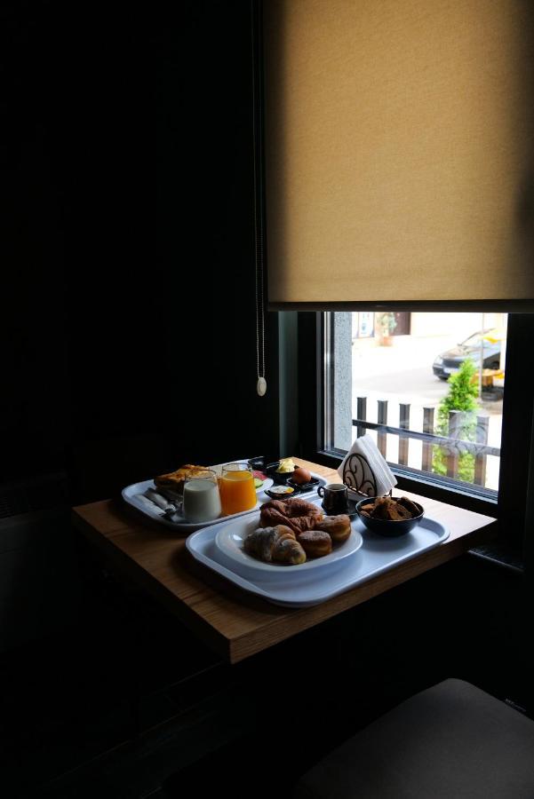 Mergan Hotel Korce Buitenkant foto