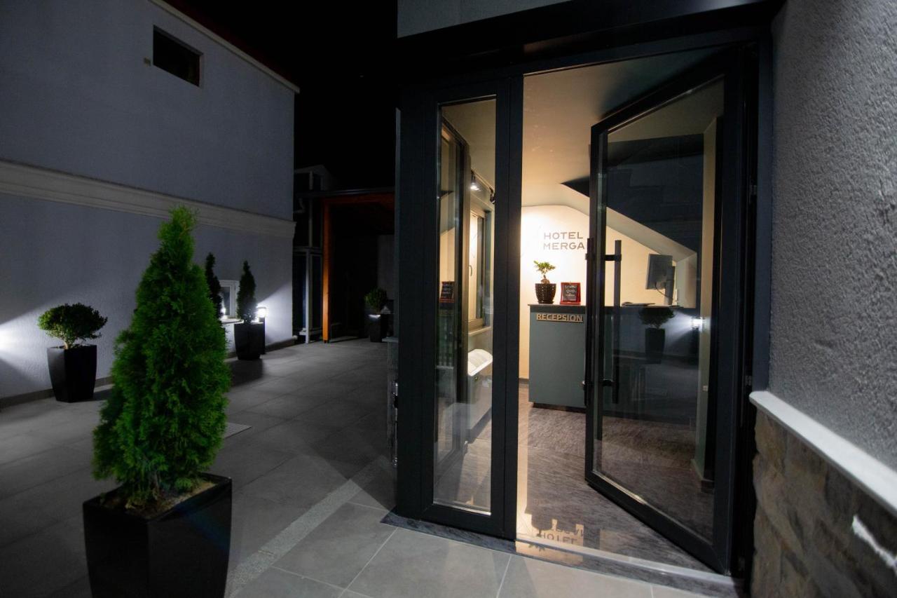 Mergan Hotel Korce Buitenkant foto