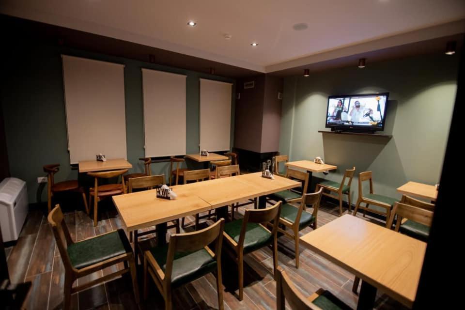 Mergan Hotel Korce Buitenkant foto