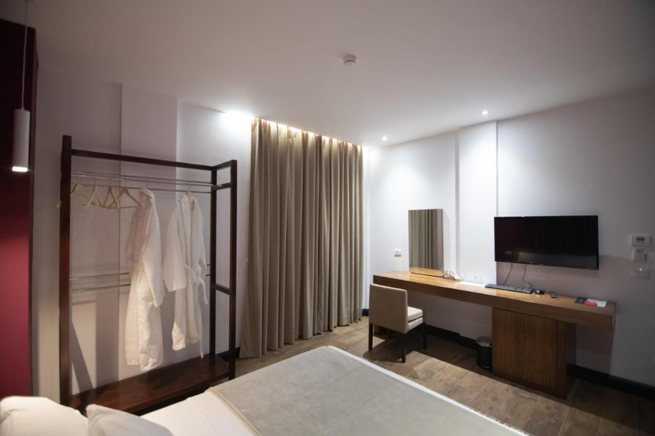 Mergan Hotel Korce Buitenkant foto