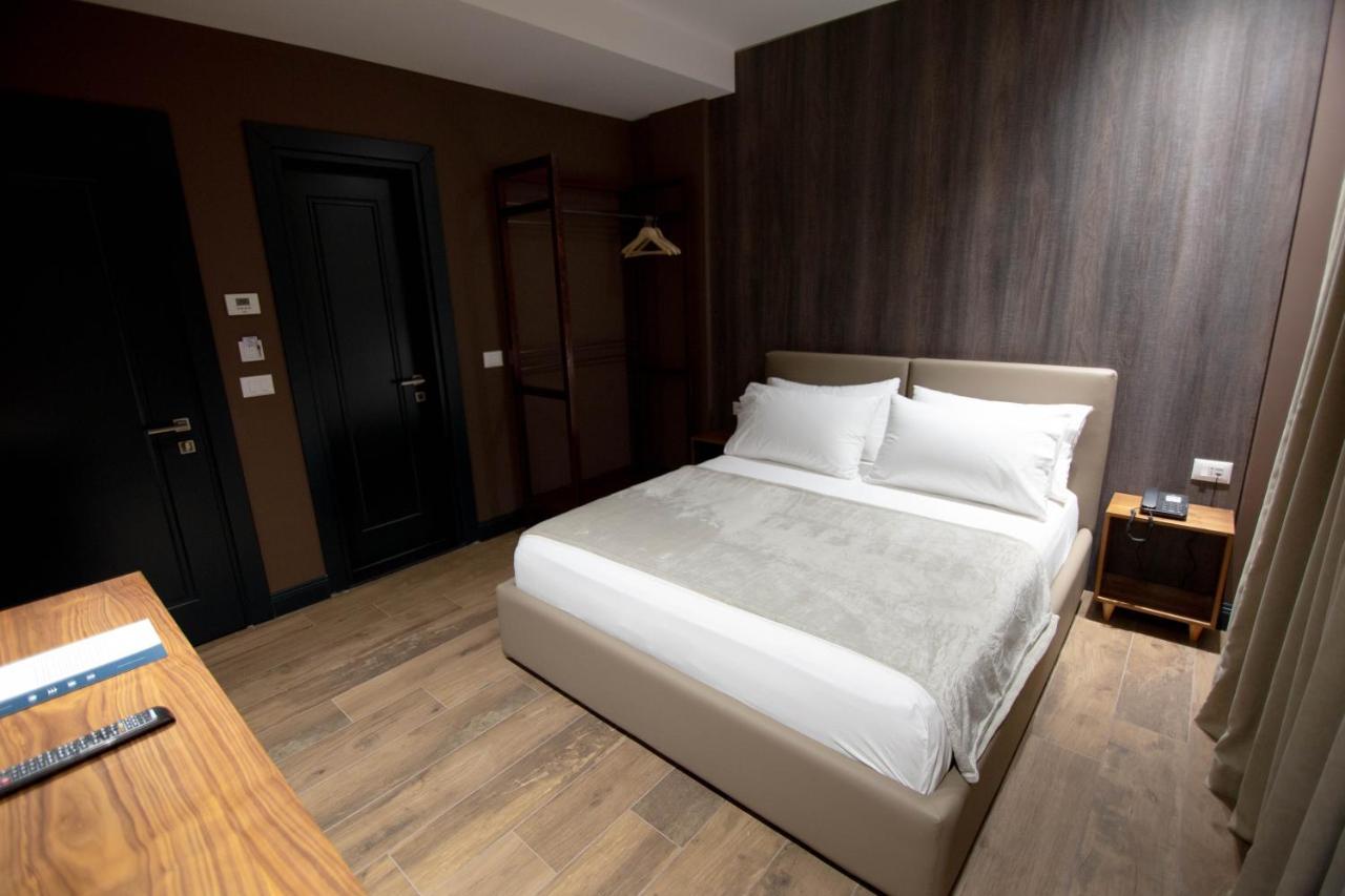 Mergan Hotel Korce Buitenkant foto